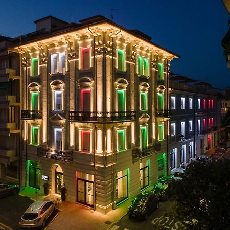 VI Suites Виареджо Екстериор снимка