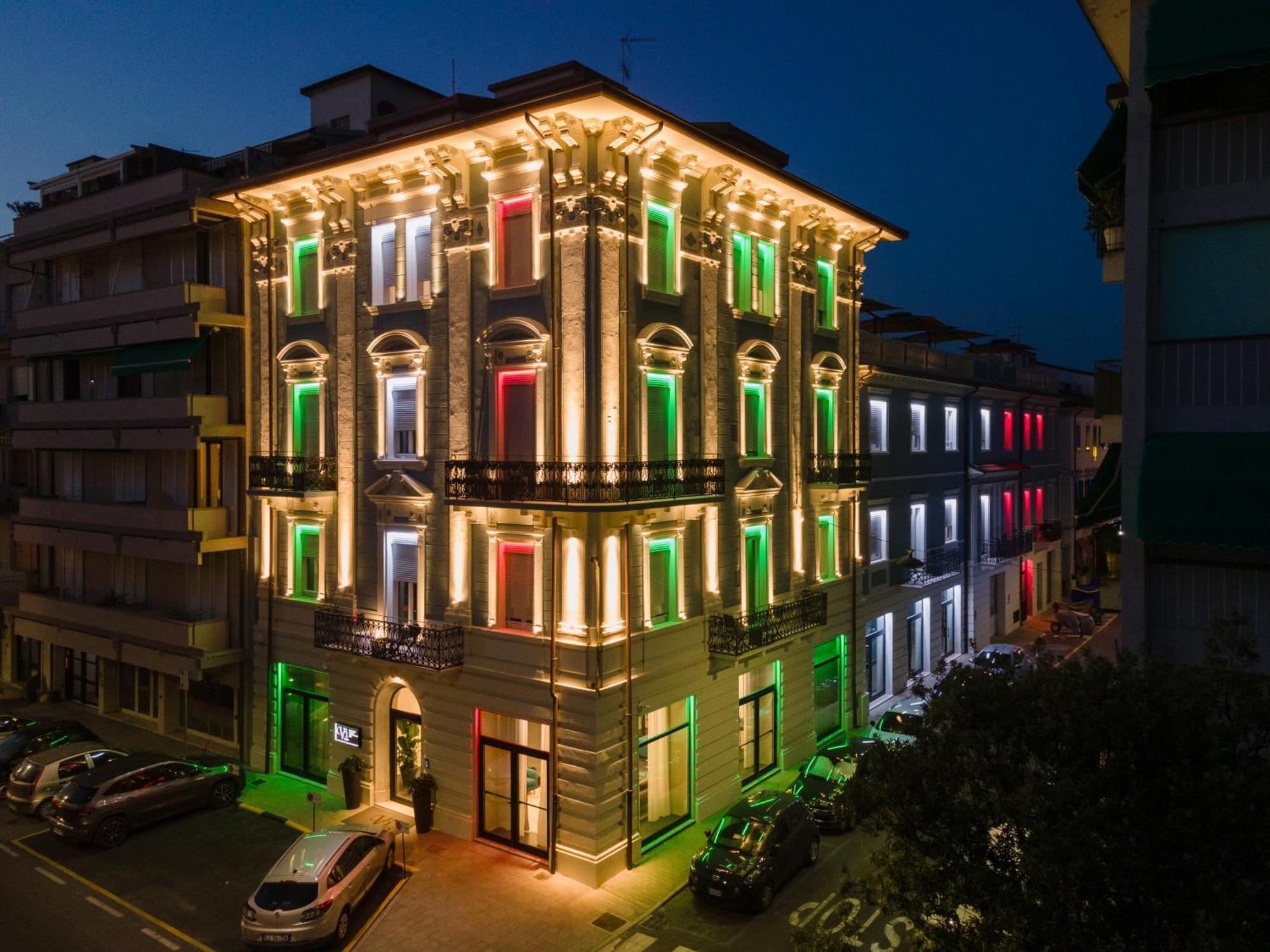 VI Suites Виареджо Екстериор снимка