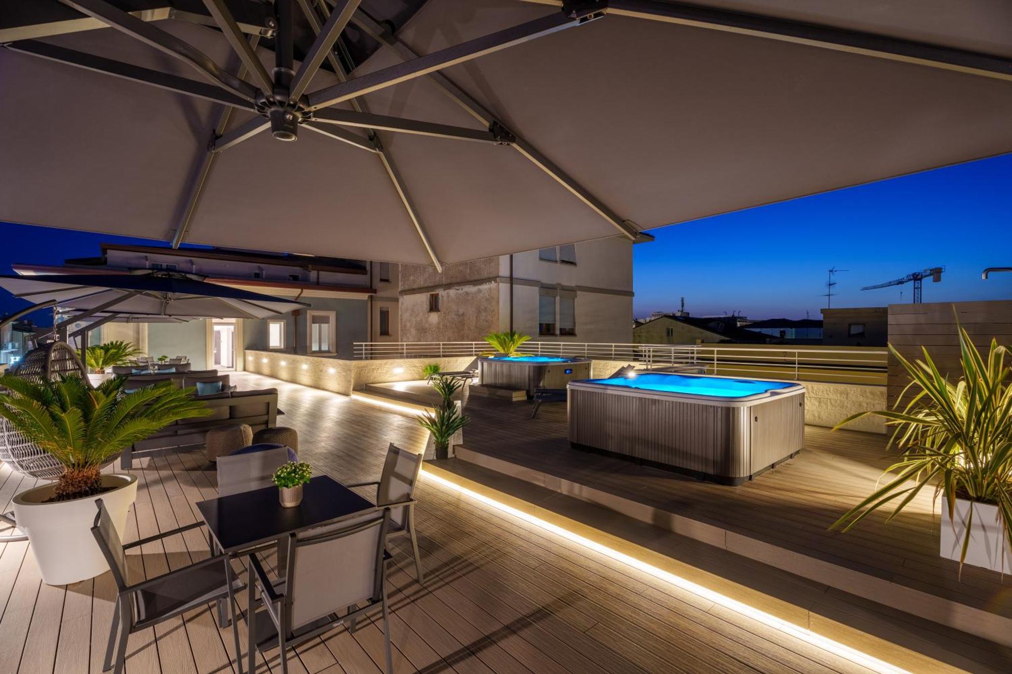 VI Suites Виареджо Екстериор снимка