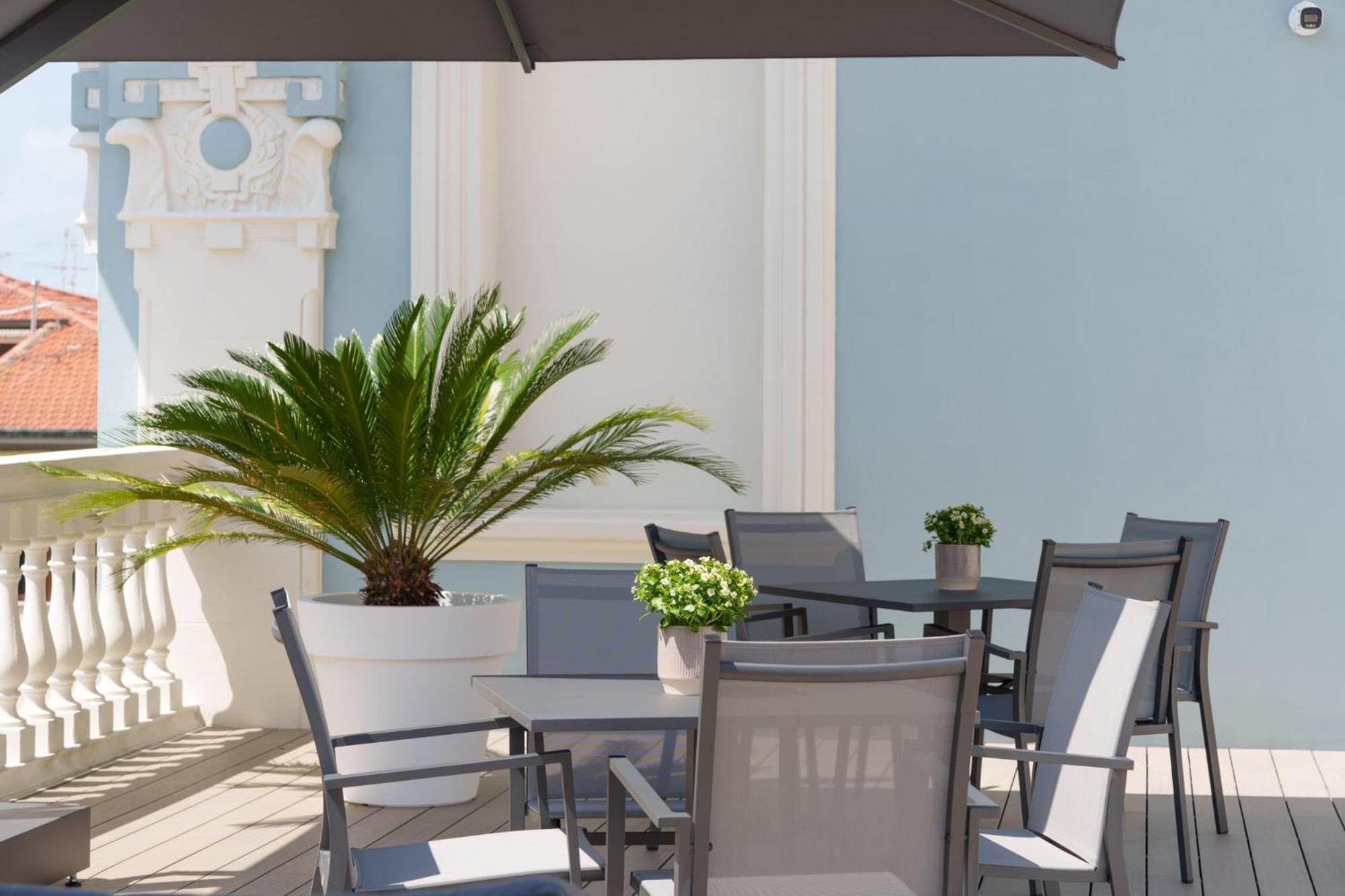 VI Suites Виареджо Екстериор снимка