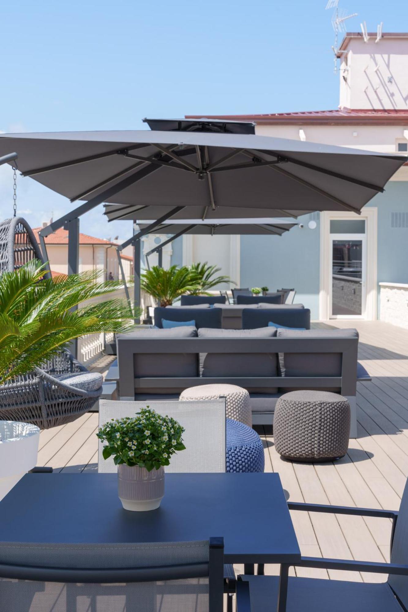VI Suites Виареджо Екстериор снимка