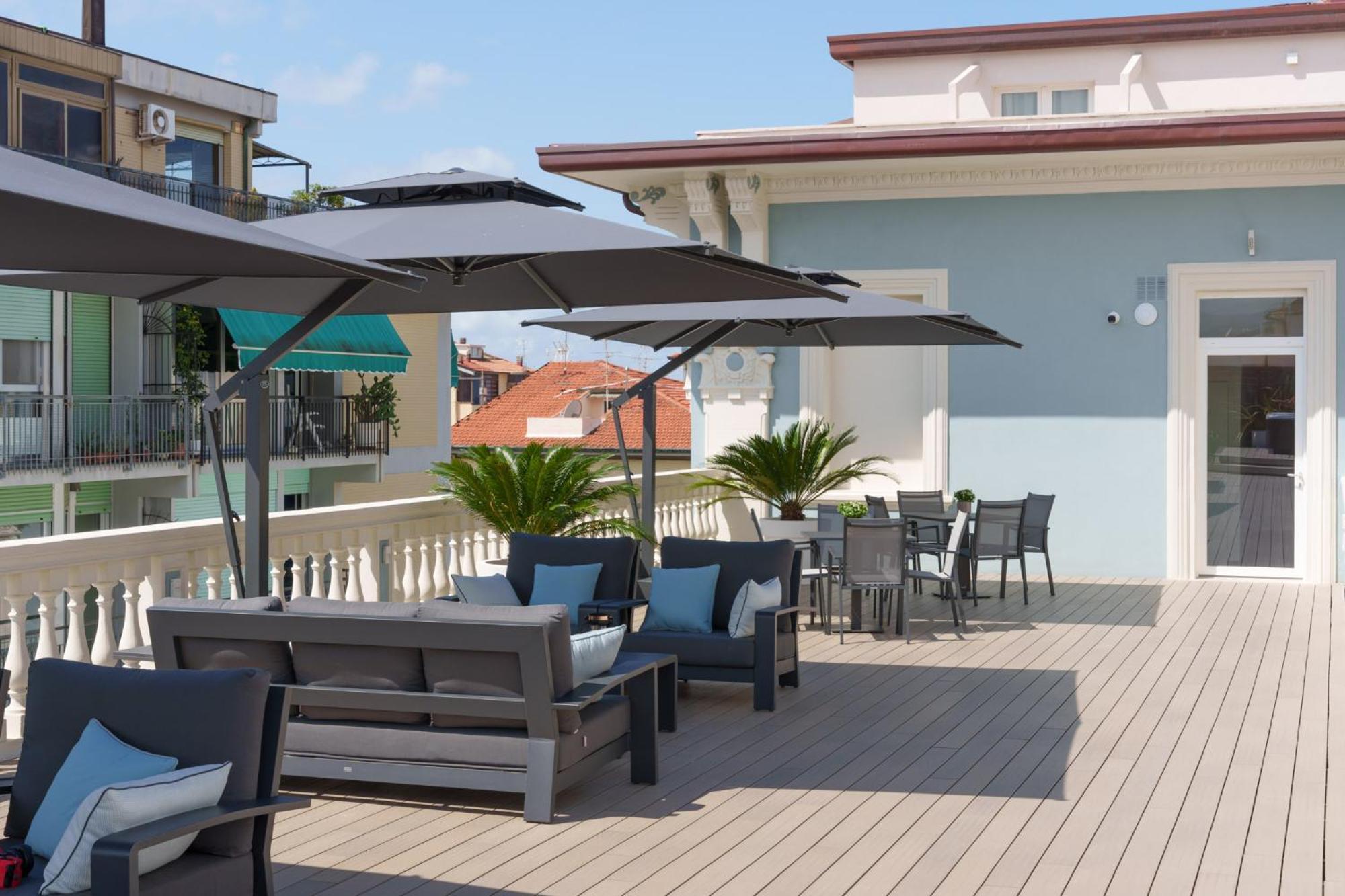 VI Suites Виареджо Екстериор снимка